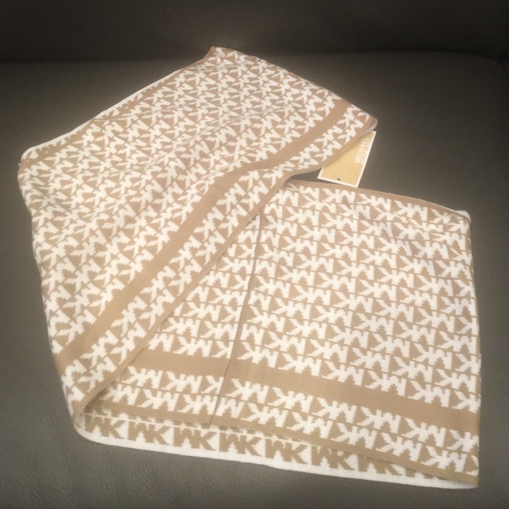 MICHAEL KORS INFINITY SCARF - Picture 4 of 7